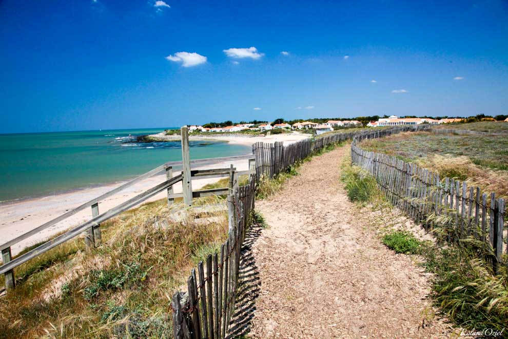 Gite Brétignolles sur mer balade à pied le long des dunes