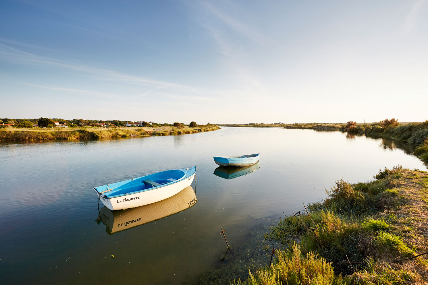 Balade en barque sur la rivière la vie