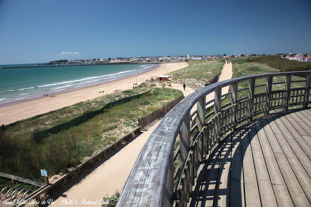 Belvédère de la Grande Plage avec vue sur le port de plaisance